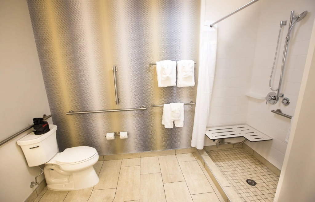 Holiday Inn Express & Suites Greenwood Mall by IHG
