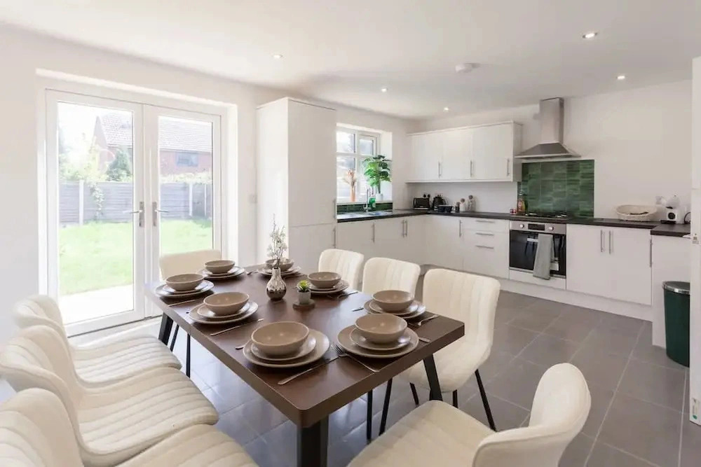 Perfect Booking 4 Bed Home in Stockport