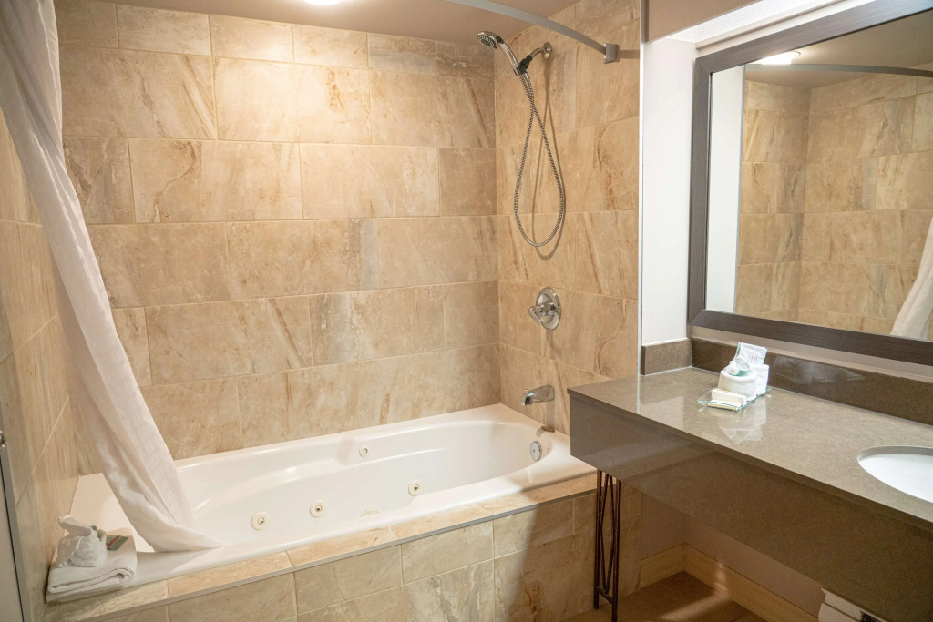 Pocaterra Inn & Waterslide