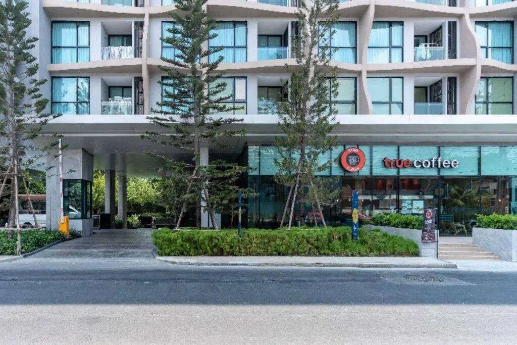Condo NearBTS Bigpool Gym FastWifi Checkin24h 02
