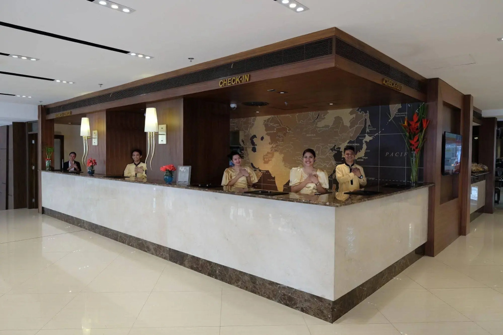 Golden Prince Hotel & Suites