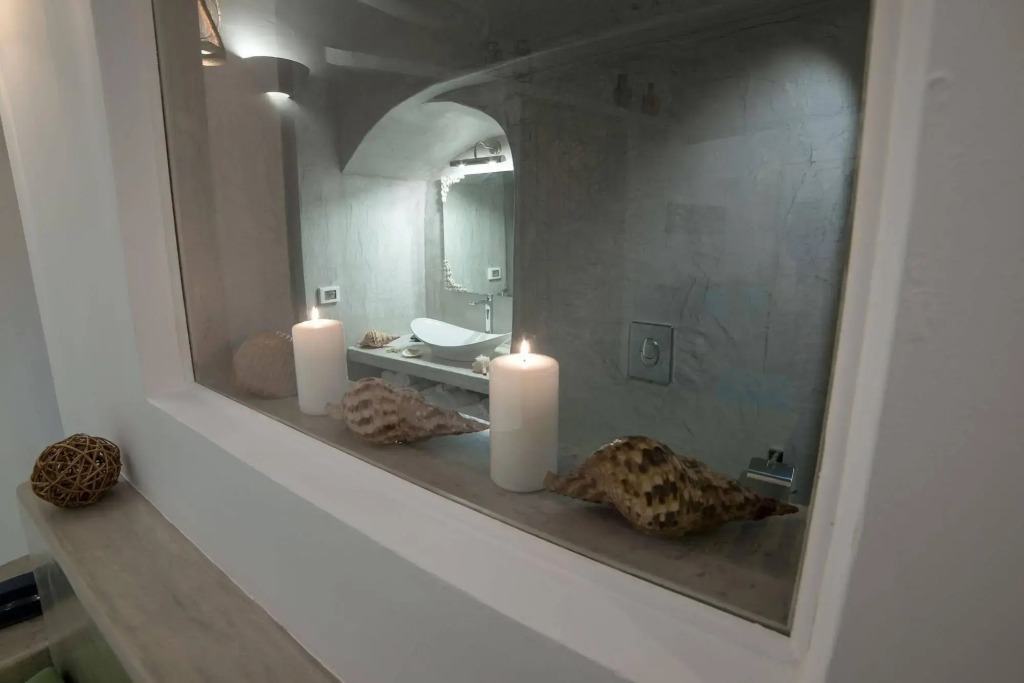 Kima Oia Suites
