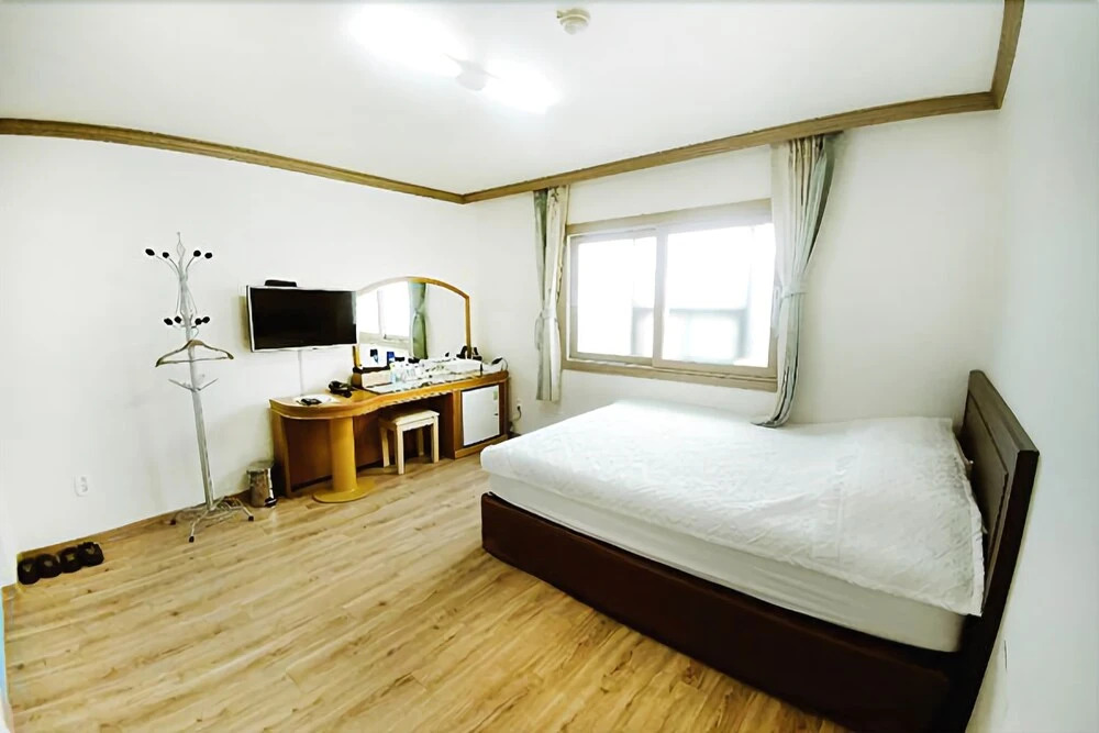 Top Island Hotel