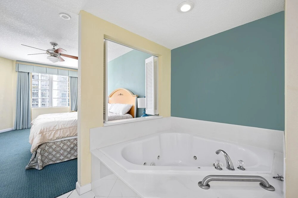 Ocean Walk 2328