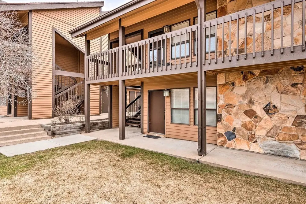 Chic Eden Condo w/ Pool Access < 5 Mi to Ski!