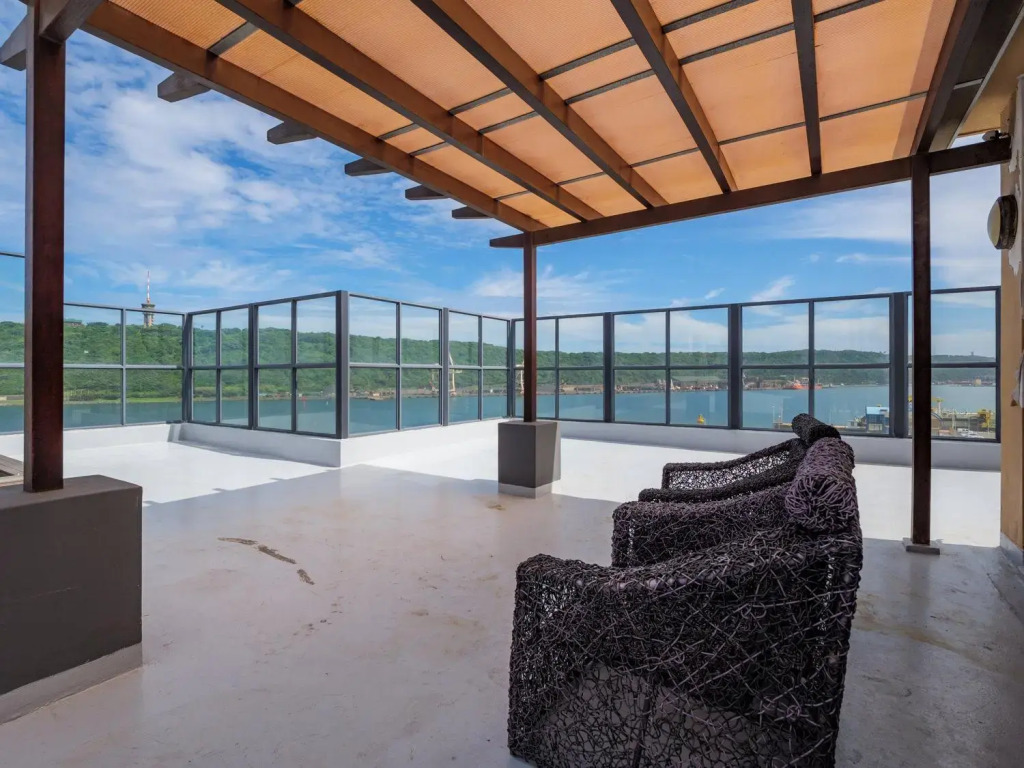 516 Point Bay - Super Stylish for Less