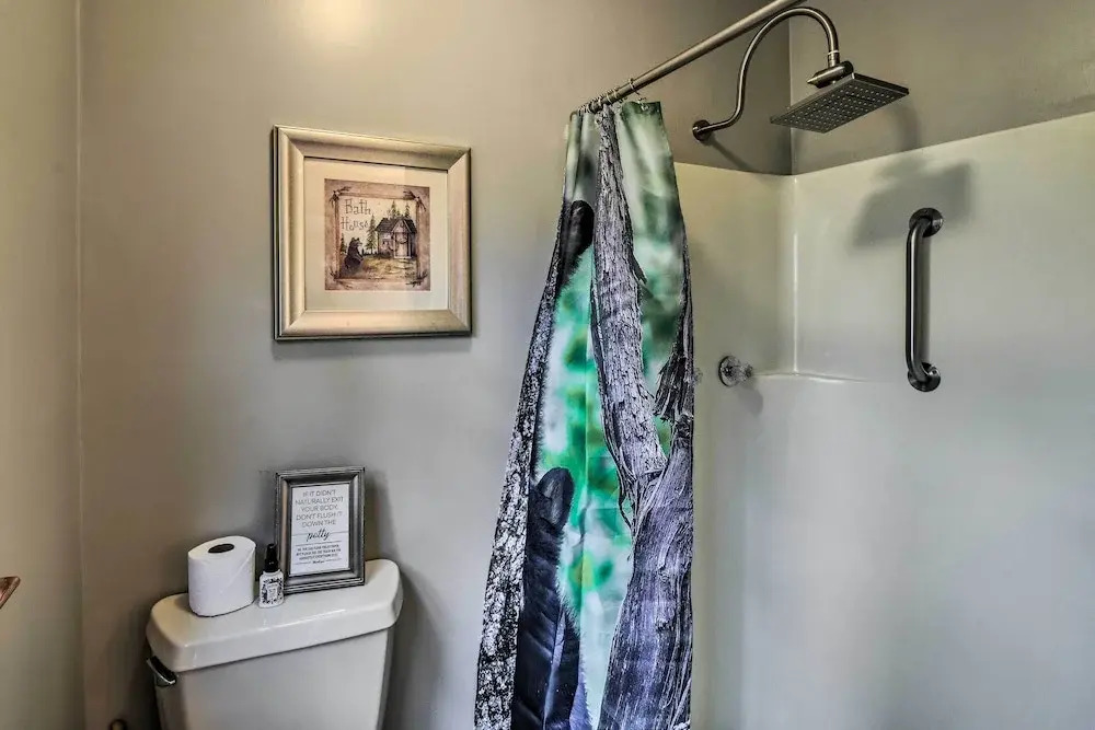 Secluded Lavinder Laurel Leaf Cottage Near Creek