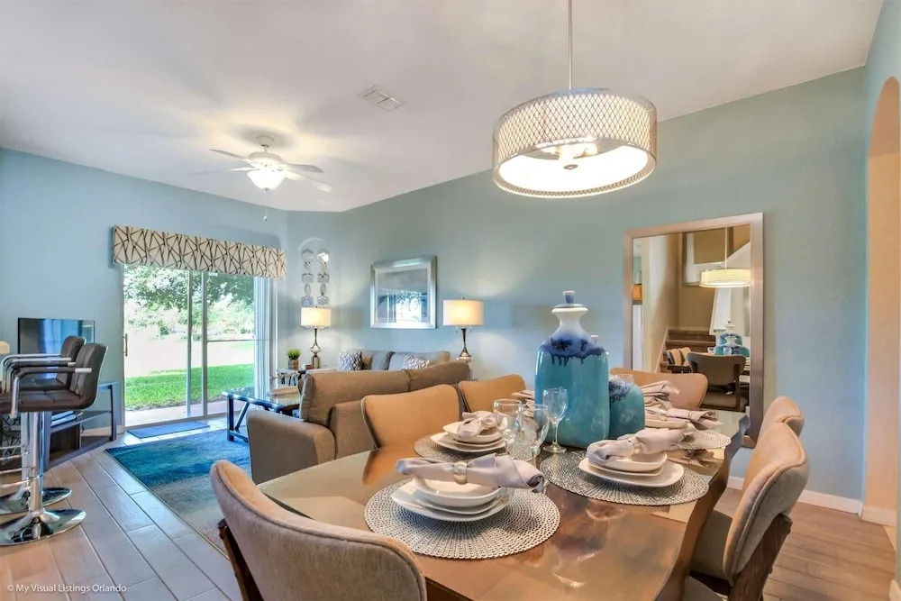 537 Regal Palms