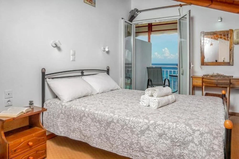 Elenas Seafront Deluxe Studios