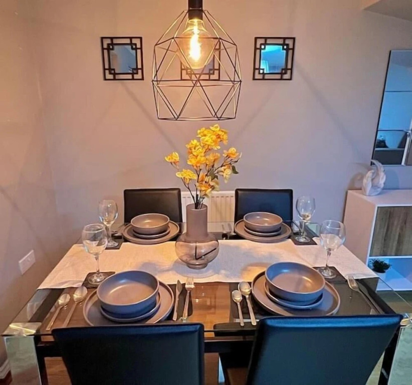 Modern 3BR House For Contractors