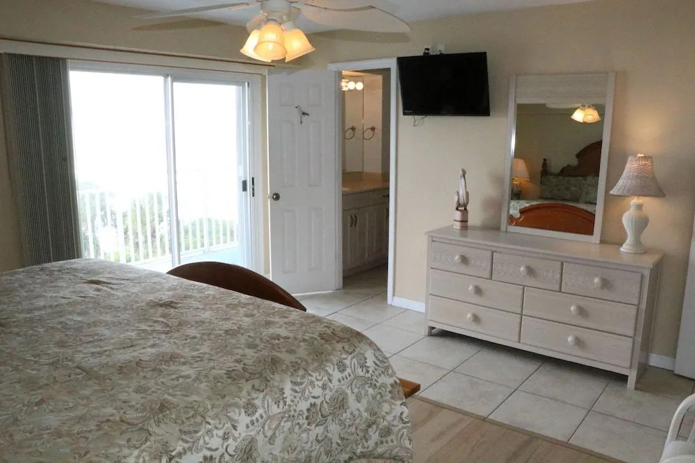 Jamaica Royale 401 - 2 Br Condo
