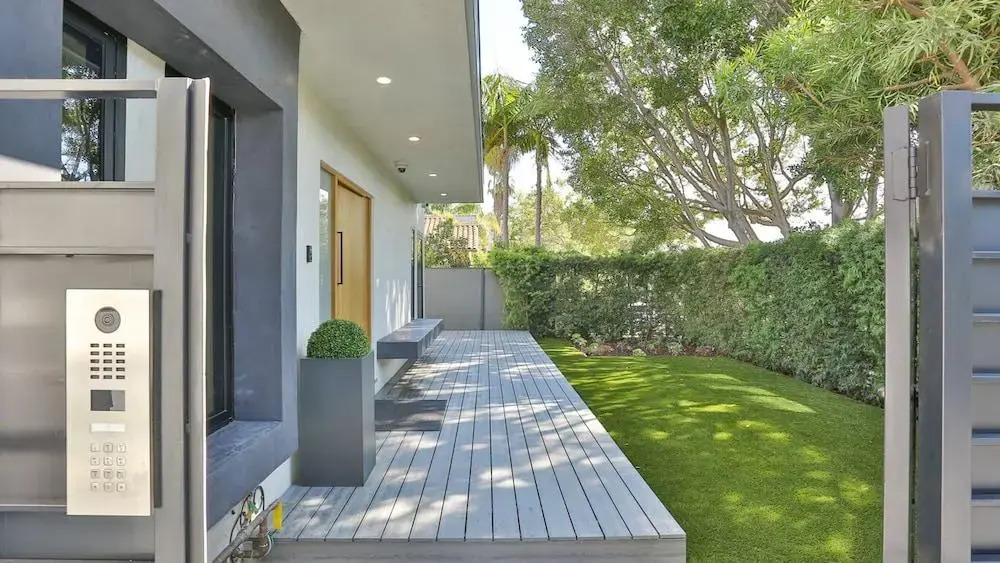 Spacious 5 Bedroom West Hollywood Home With Pool