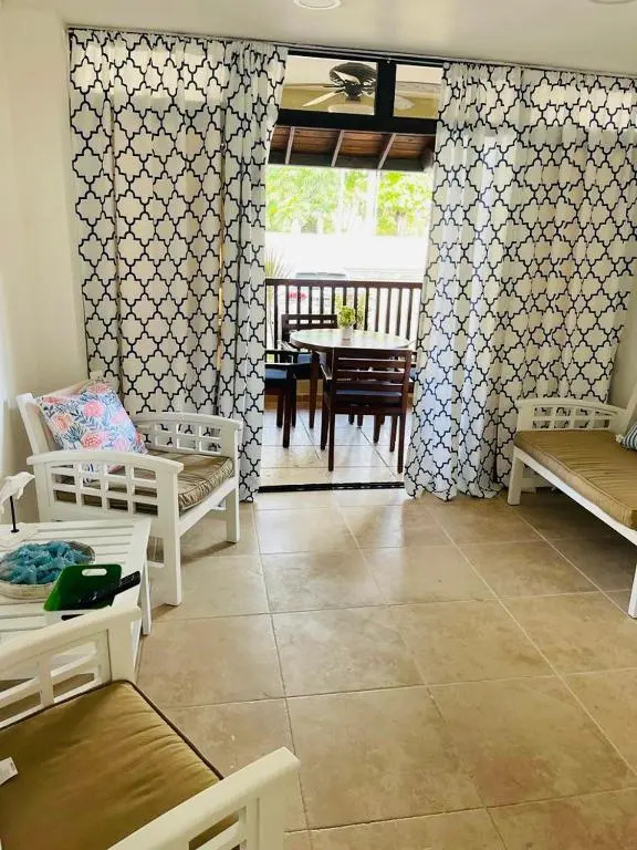 Lovely Beachfront 2 bedrooms condo with 2 pools