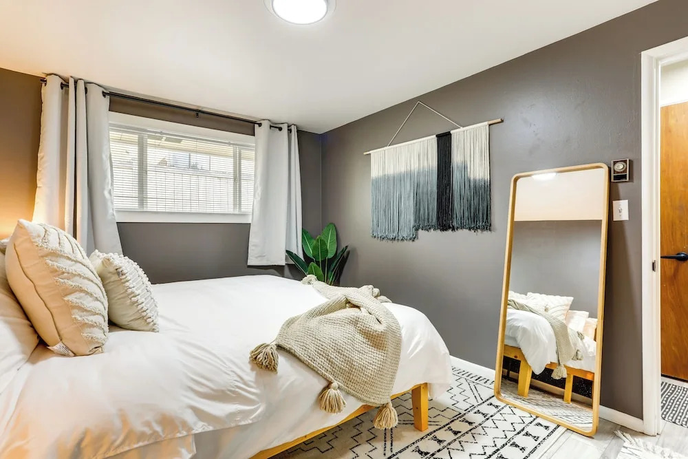 Seattle Scandi-boho Gem: Walk to Waterfront!