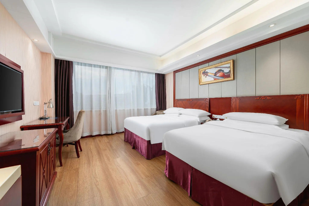 Vienna International Hotel Shanghai Disneyland Tour Shop
