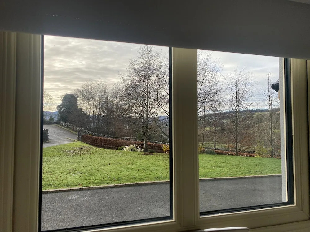 Rostrevor Valley 6-br, Sleeps 20 w/ Hot Tub & View