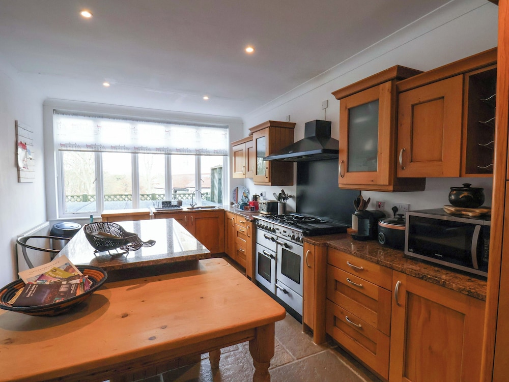11 Peasholm Avenue