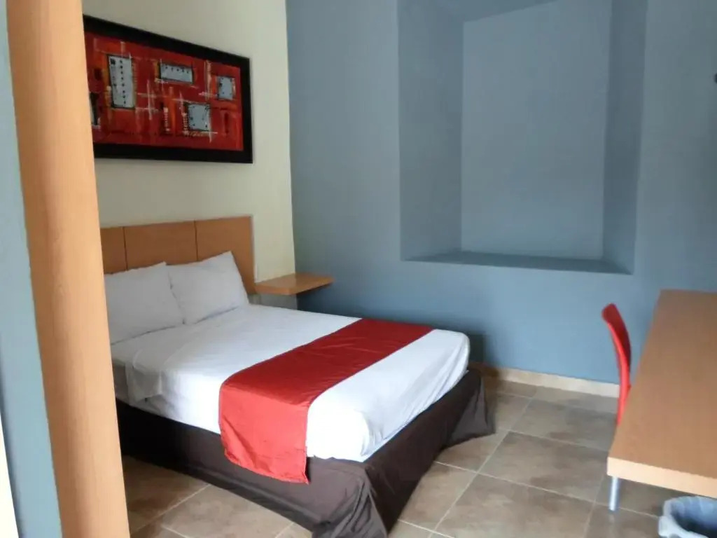 Hotel Montroi City