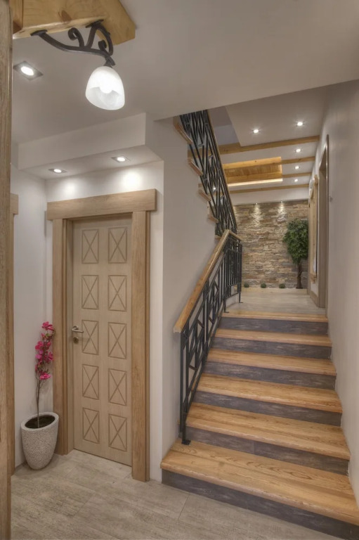 Villa Natural Wood