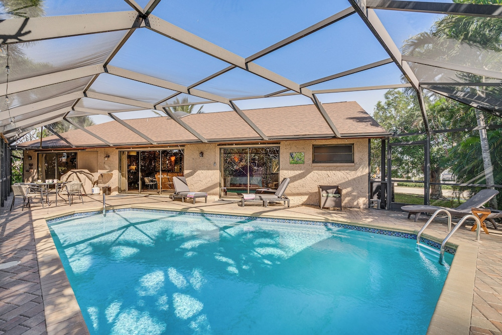 Heated Pool, 3 Mi to Dtwn: Cape Coral Escape!