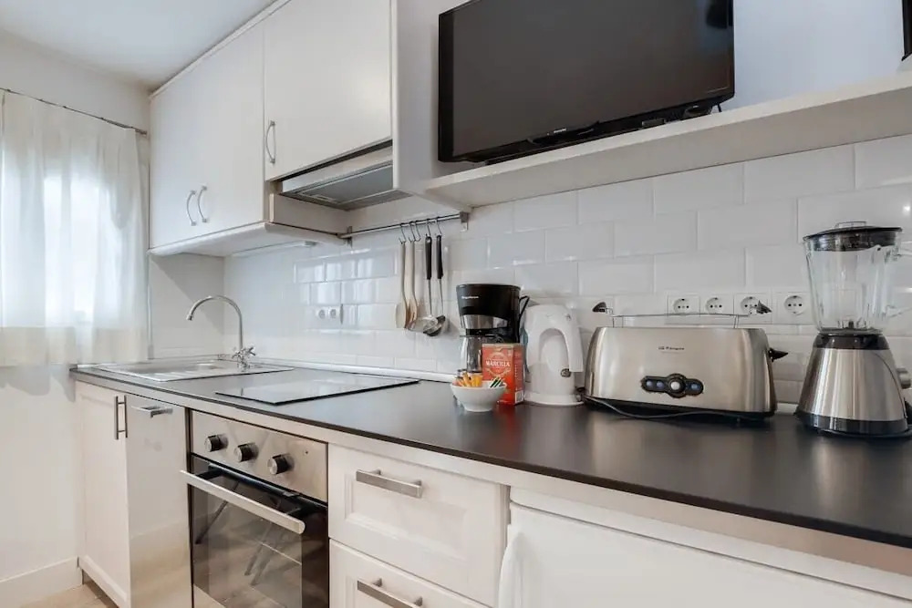 Lovely 1-bed Penthouse in Lesseps