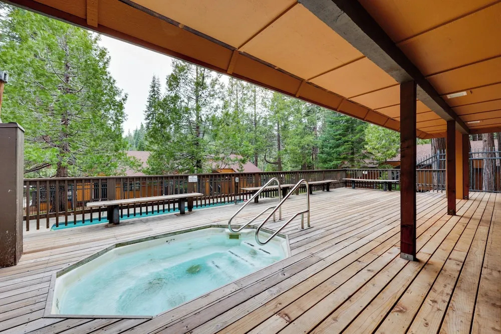 1 Mi to Shaver Lake! Family & Couples Condo