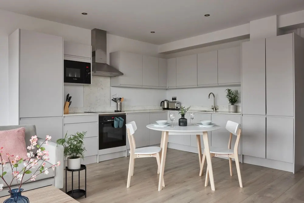 Kings Oak House by Viridian Apartments