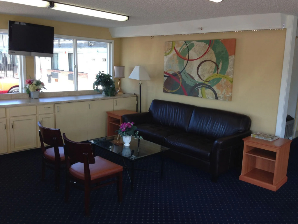 Travelodge by Wyndham Tacoma Near McChord AFB