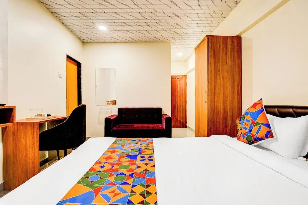 Hotel Omkar & Lodging - Phoenix Market City