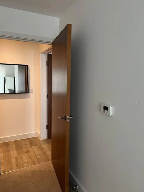 Modern 1 Bed Flat Near Station and City