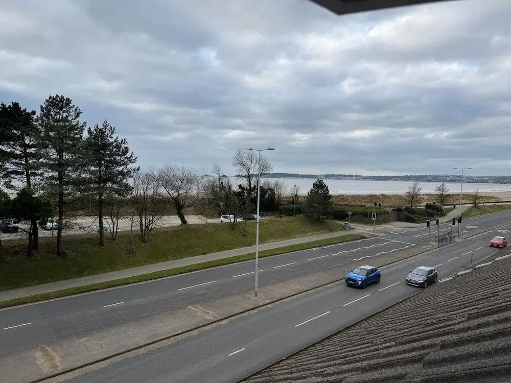 Sea Breeze 1-Bed Retreat with Parking