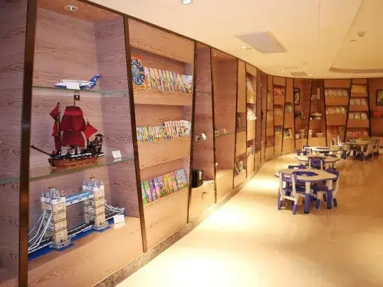 Yihai blue sky apartment (Lingshui Coral Sea store)