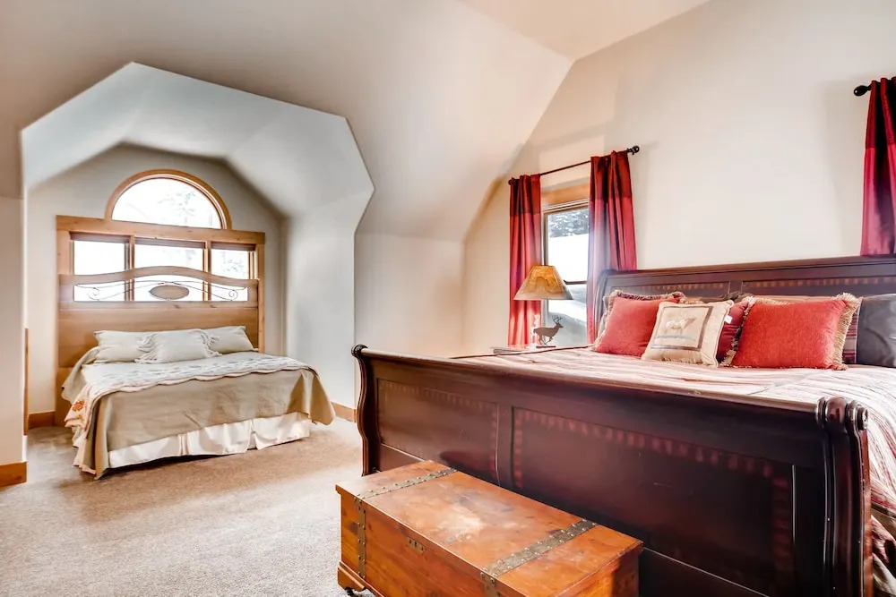 Secluded 6br W/ Hot Tub, Fire Pit & Chef's Kitchen 6 Bedroom Home