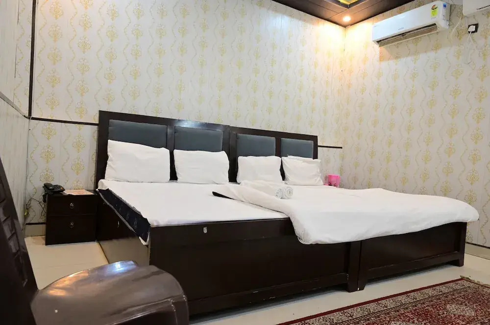 Hotel Awadh Vilas