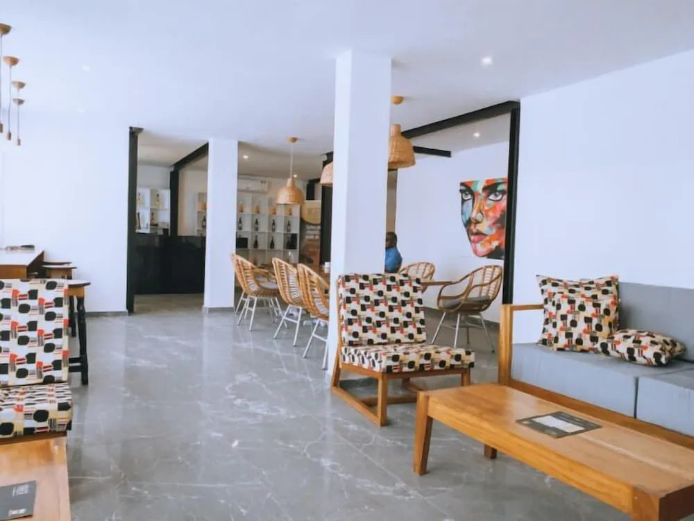 Elogia Hotel