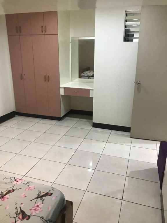 Sam's 2 Bedroom Apartment with Parking