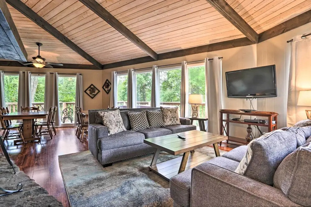 Gatlinburg House w/ Pool Table & Forest Views!