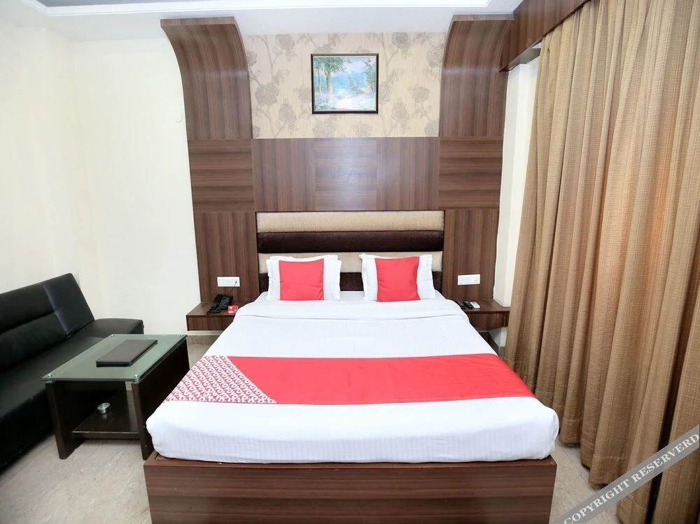 Majestic Crown by OYO Rooms