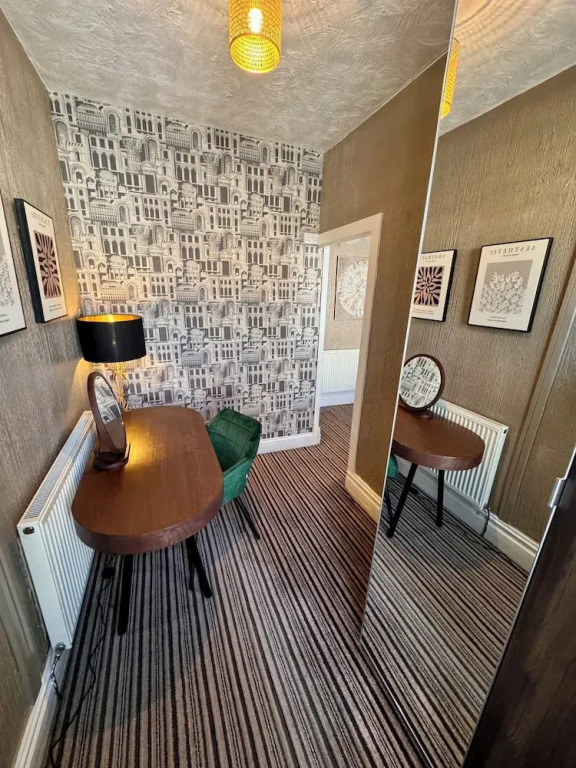 Delovely Hotel