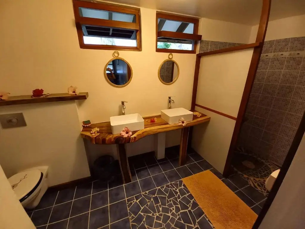 Fare Oviri Lodge