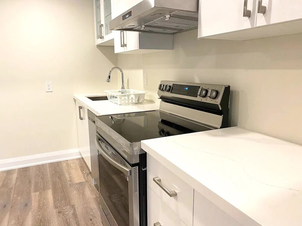 Brand New Walk Out Bsmt Apt Near Beach