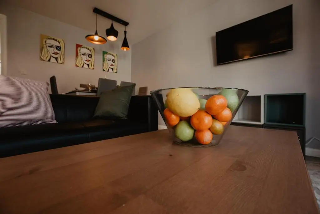 Coyle House, 3 bed,Corby, super kings or twins, driveway, free wi-fi, corporates welcome