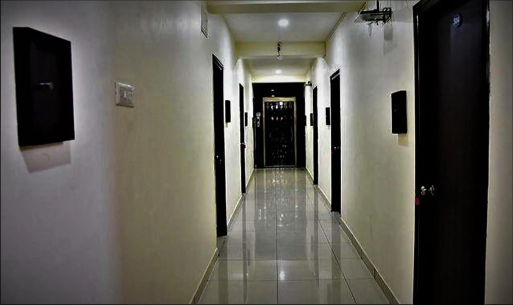 FabHotel Eminent Suites