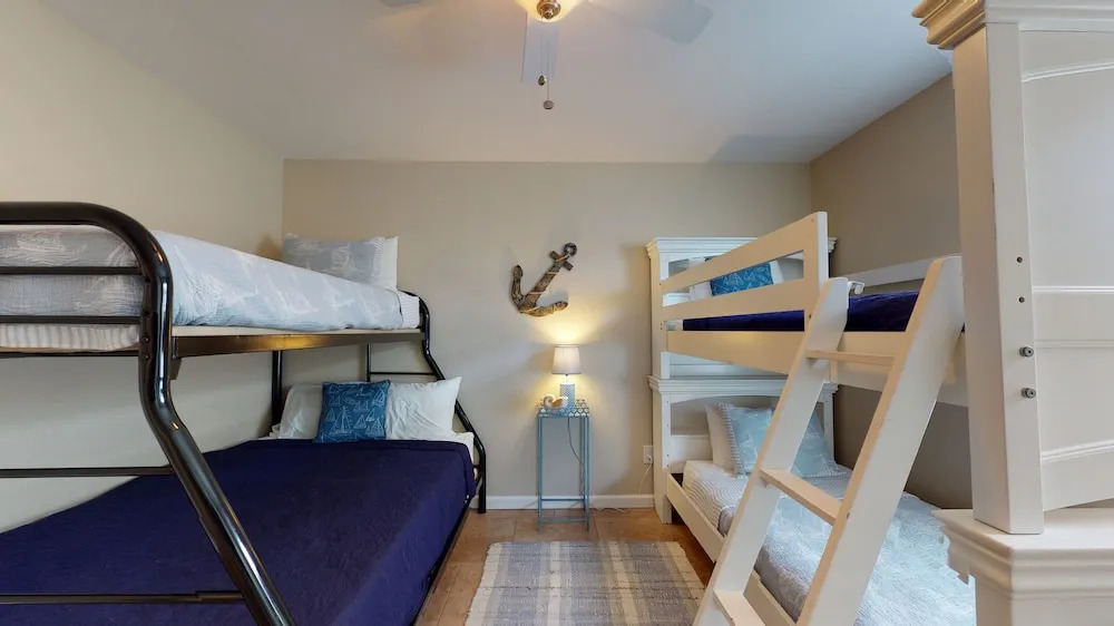 Vixen's Studio Bedroom Home