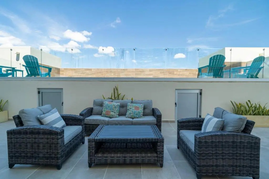 Gorgeous 2 bedroom 2 bath 2 pools Short walk to the beach Camino Viejo 204