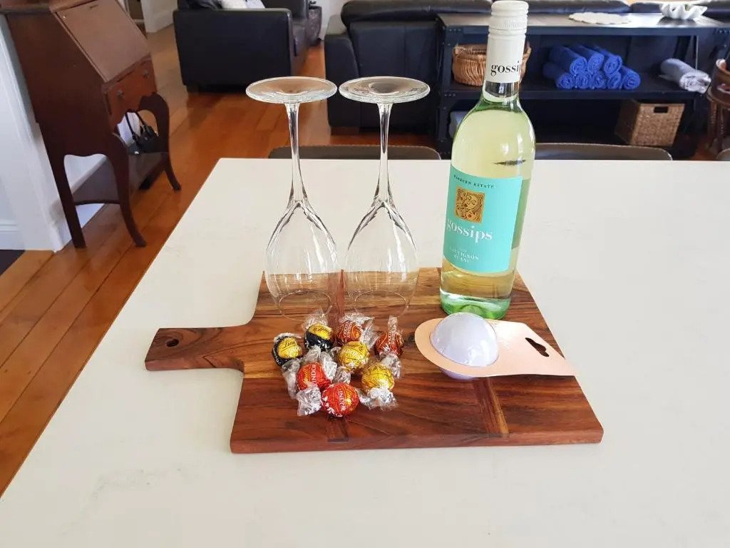 The Indooroopilly Queenslander - 4 Bedroom Family Home - Private Pool - Wifi - Netflix