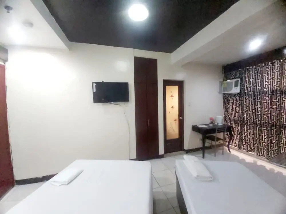 Cosmo Hotel Espana Near Ust