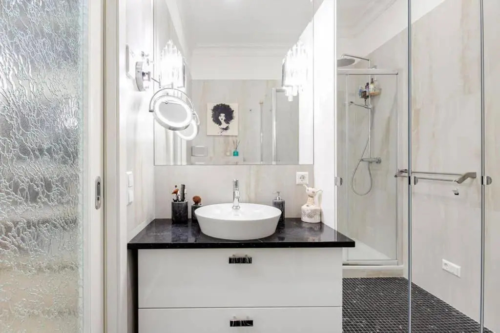 Jogailos Residence peaceful Old Town luxury 3 bdr 2 bathr FREE GARAGE