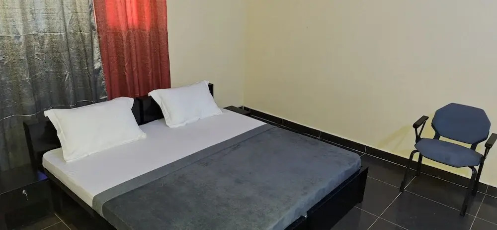 Royal Blue Guest House & Bar