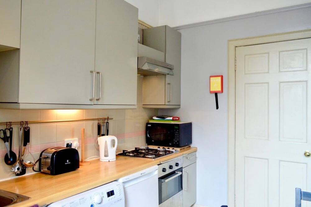Charming Traditional 2 Bedroom Flat in Edinburgh New Town